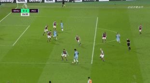 大连英博外援拉布亚德离队，本赛季表现起伏，遭质疑，终与俱乐部解约。