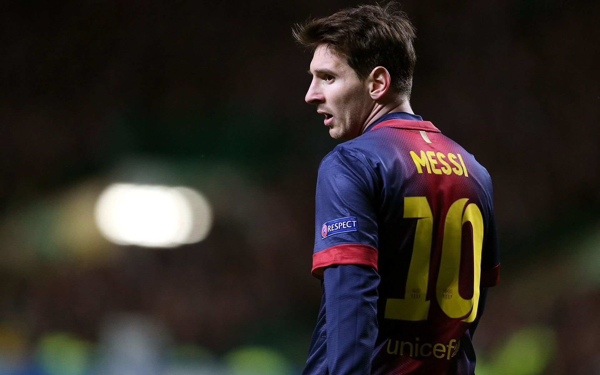 经济观察报：有关方面对国足洋帅年薪心理标准只有150万美元