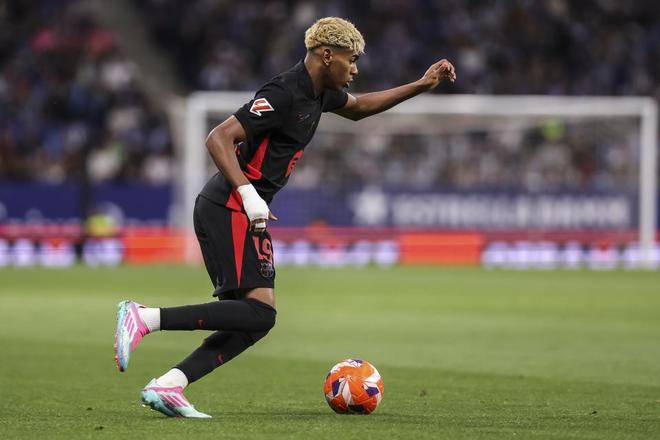 拜仁在联赛71次战胜斯图加特，创造德甲最多胜场纪录